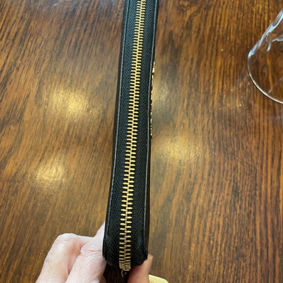 Michael Kors long zip wallet black - Picture 4 of 12